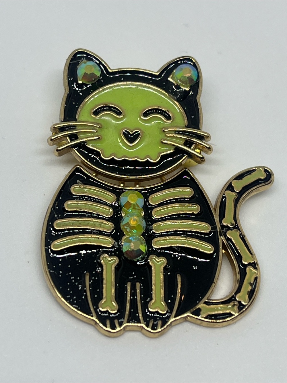 Green & Black Cat Medal Brooch - Decorative Pet-Themed Accessory Hand Crafted